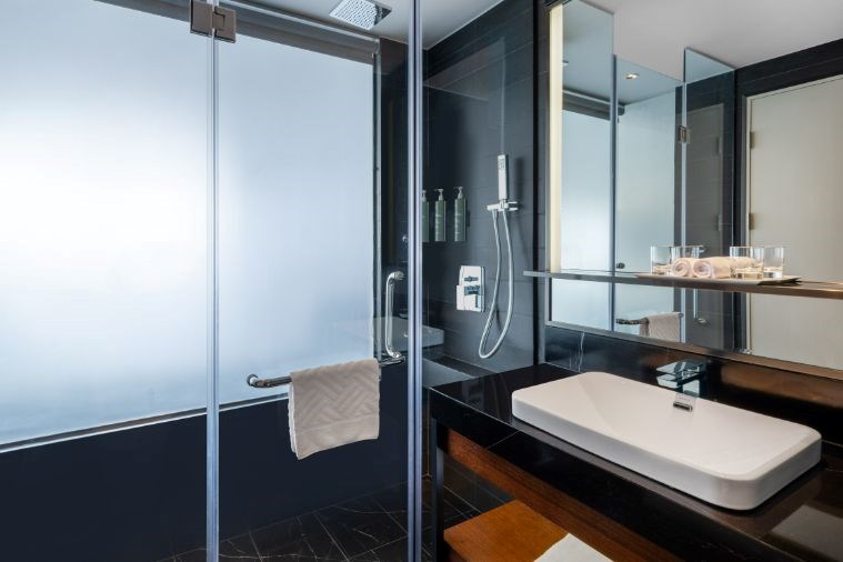 Deluxe Corner Room Ocean View with balcony